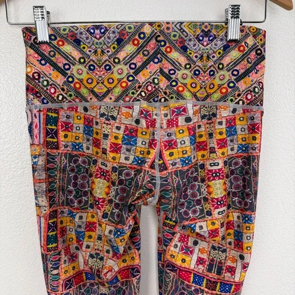 Niyama Sol Capri Leggings Medium Womens Multicolor Yoga Pattern Artsy Colorful - Picture 7 of 10